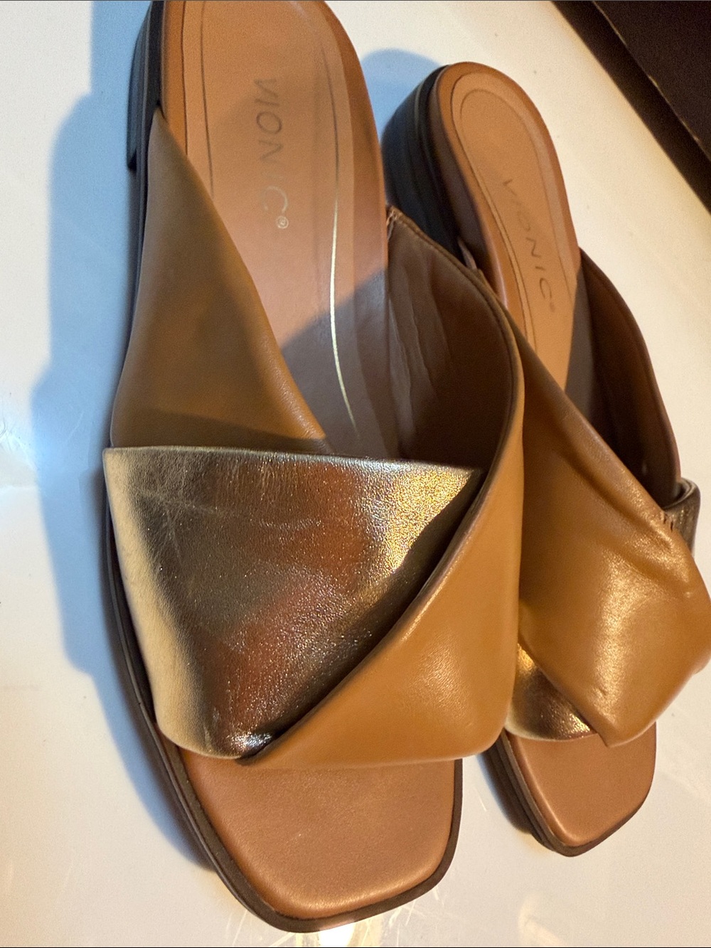 Vionic Tan and Gold Crossover Slide in the lasts picture you see the details 8.5